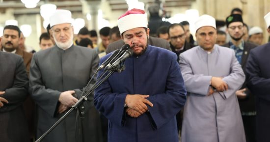 يرجون عفوه ورضاه.. الجامع الأزهر كامل العدد بالمصلين في العشر الأواخر.. صور