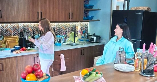 مسلسل عايشة الدور الحلقة 7.. سالى تتجسس على عايشة فى منزلها