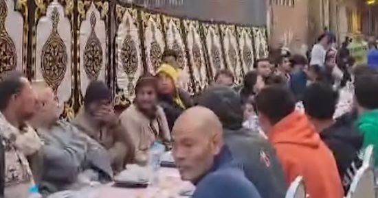 شباب بحر البلد على خطى المطرية.. إفطار جماعي والفرحة مالية المكان