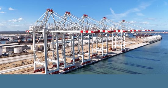 وزارة النقل تقترب من تشغيل محطة حاويات تحيا مصر 1 بميناء دمياط.. تنفيذ البنية الفوقية بأحدث المعدات والتشغيل من شركات عالمية.. والمشروع ضمن الممر اللوجستى (طنطا - المنصورة – دمياط) ويستهدف تداول 3.5 مليون حاوية