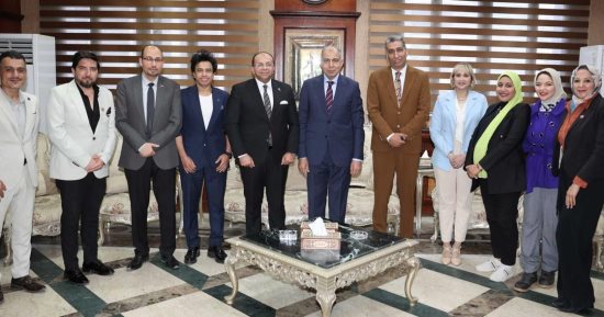 محافظ المنيا يستقبل وفد مدارس المنيا البريطانية ويؤكد دعمه للعملية التعليمية