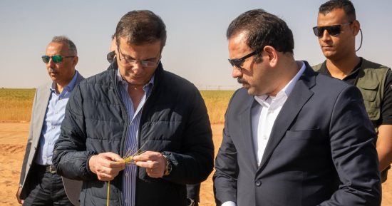 وزير الزراعة يتفقد مشروع استصلاح 650 ألف فدان بشرق العوينات