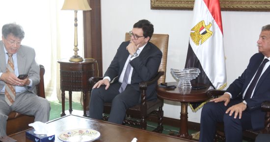 وزير الثقافة ورئيس الأعلى للإعلام يجتمعان مع الشركة المتحدة ورؤساء لجنة الثقافة والإعلام بالنواب والرقابة على المصنفات الفنية وغرفة صناعة السينما وقيادات الوزارة لبحث ومناقشة مستقبل العمل الثقافي والإعلامي