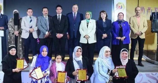 رئيس منظمة خريجي الأزهر بسوهاج يشارك باحتفالية تكريم الأمهات وحفظة القرآن
