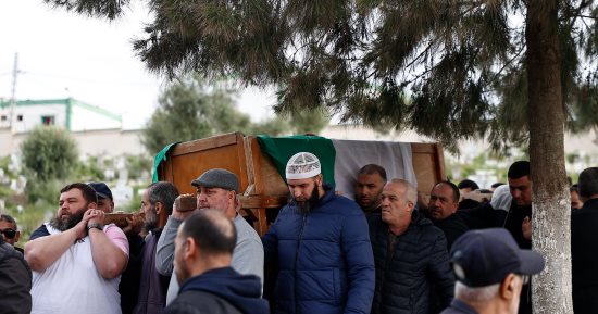 الجزائر تودع جمال مناد فى جنازة مؤثرة وتبون يقدم التعازي.. صور