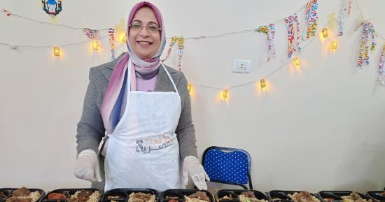 "القومي للمرأة" بقنا يوزع 230 وجبة للأسر الأكثر احتياجا ضمن مبادرة مطبخ المصرية