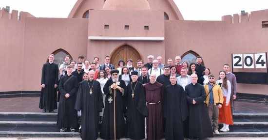 البابا تواضروس يستقبل وفدا من الجامعة الكاثوليكية الألمانية بوادي النطرون
