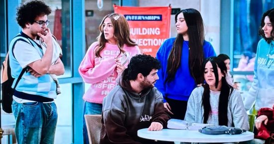 مسلسل عايشة الدور الحلقة 9.. الطلاب فى الجامعة يشكون فى عايشة