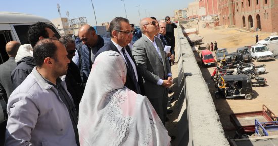 محافظ القاهرة يوجه بإزالة مخلفات الهدم المحيطة بالطريق الدائرى