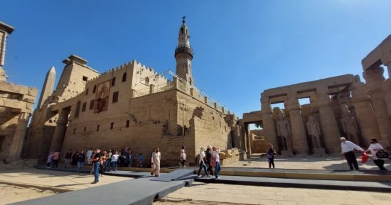 حكاية مسجد أبو الحجاج الأقصرى.. مسجد داخل كنيسة داخل معبد فرعونى