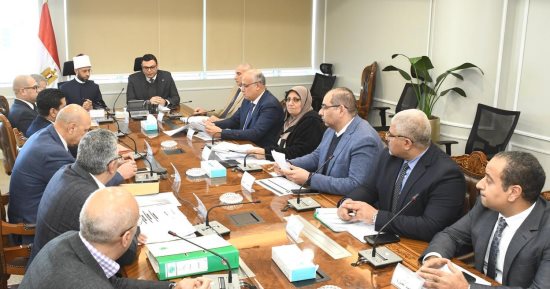 وزيرا الإسكان والأوقاف يبحثان سبل التعاون فى عدد من الملفات المشتركة