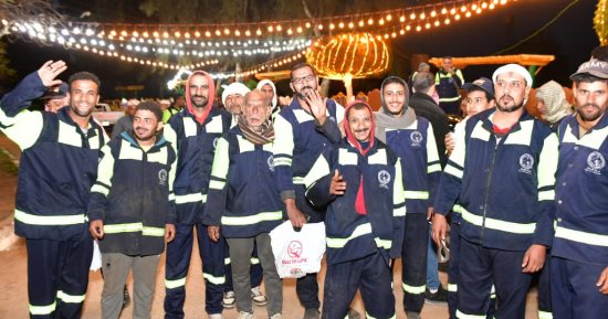 محافظ الدقهلية يشارك عمال النظافة مائدة الإفطار الرمضاني ويشيد بدورهم