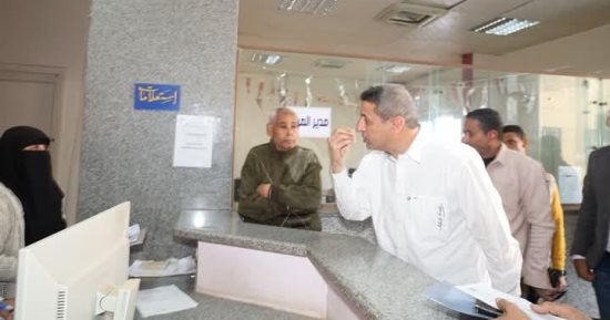 محافظ السويس يفاجئ المراكز التكنولوجية والجراجات لمتابعة العمل وجاهزية المعدات