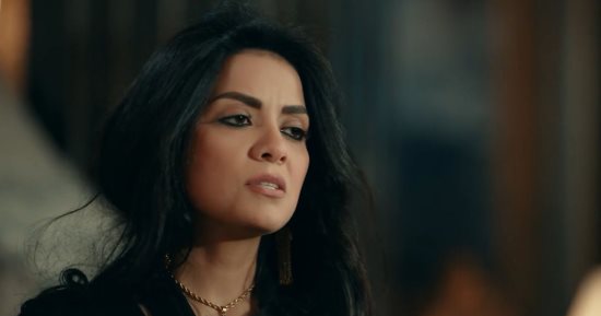 مسلسل حكيم باشا الحلقة 25.. سهر الصايغ تبلغ هاجر الشرنوبى بموت أبيها والثانية تنهار
