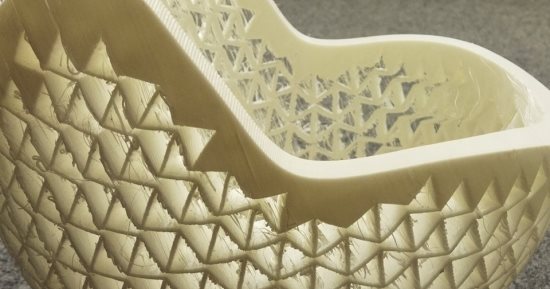 خوذة دراجة بخارية 3D تمتص الصدمات بتعديل شكلها حسب الحاجة
