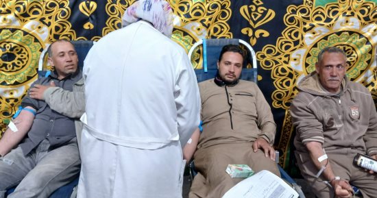 بلد الكرم.. أهالى قرية الزعيم أحمد عرابى فى الشرقية يحيون ليلة القدر بتنظيم أكبر حملة تبرع بالدم لصالح المرضى للعام الـ14 على التوالى.. منظمو الحملة: كلنا على قلب رجل واحد لصالح أهالينا.. فيديو وصور