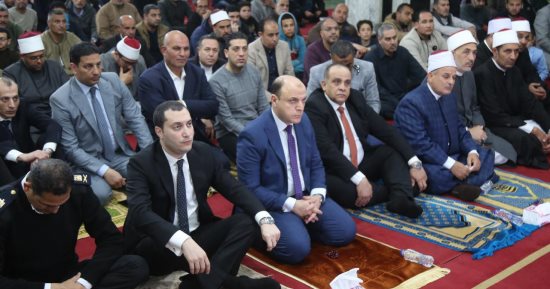 محافظ كفر الشيخ يشهد الاحتفال بليلة القدر بمسجد الفتح ويقدم التهنئة للأهالى.. فيديو