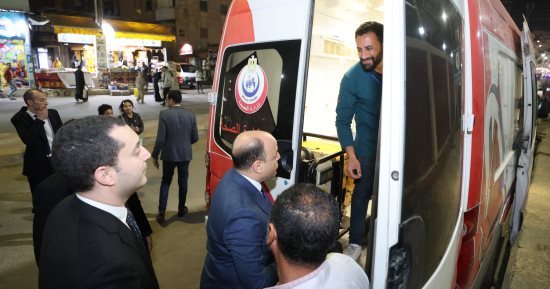 محافظ كفرالشيخ يتفقد سيارة التبرع بالدم المتنقلة ويدعو المواطنين للمشاركة