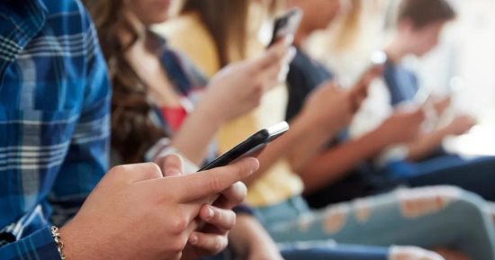 5 صفات في شخصيتك تكشفها صورتك في خلفية الموبايل.. منفتح وبتقدر الجمال