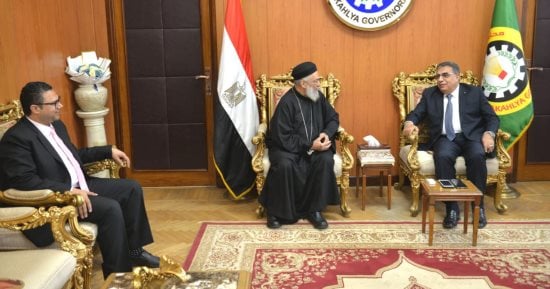محافظ الدقهلية يستقبل وفد الكنيسة لتقديم التهنئة بمناسبة عيد الفطر 