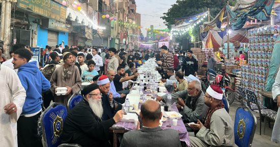 يلا نكمل وحدتنا.. شاهد ملحمة وطنية على مائدة إفطار دشنا بقنا بطلها القس والإمام