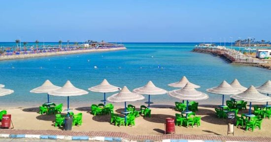 الشواطئ العامة بالغردقة تستعد لعيد الفطر المبارك.. زيادة عدد المقاعد وفرق الإنقاذ وعودة سيارات الإسعاف إلى تمركزاتها بالشواطئ.. وضع التعليمات وإرشادات نزول المياه على أماكن ظاهرة للمواطنين.. صور