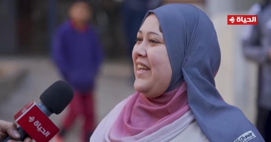 عمرو الليثي يجبر بخاطر أرملة ويهديها 7 آلاف جنيه ومشروع بقالة.. فيديو