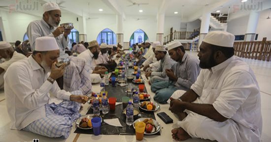 مساجد سريلانكا تودع رمضان بالصلاة وإفطار جماعى