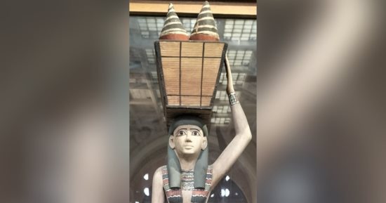 مقتنيات المتحف المصري.. تمثال حاملة القرابين