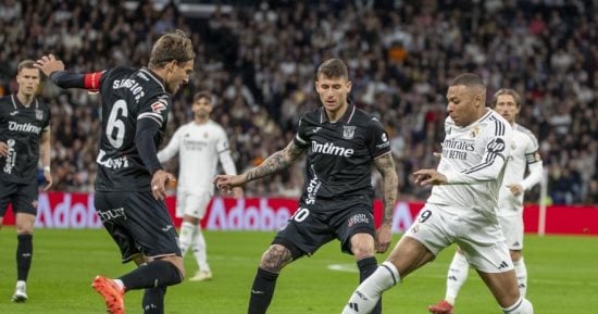 ليجانيس يتقدم على ريال مدريد 2-1 في شوط مثير بالدوري الإسباني.. فيديو