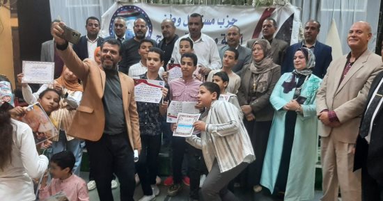 تكريم 100 من حفظة القرآن الكريم فى نادى المعلمين بسوهاج ومنحهم شهادات تقدير