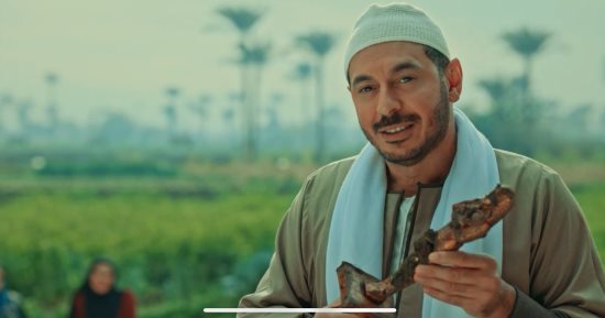 مسلسل حكيم باشا الحلقة الأخيرة.. موت كل أهل قصر الباشا جميعا.. غزل تكشف لمصطفى شعبان وضع حبوب الغلة فى الطعام قبل موتها وتوصيه بدفن جثمانها بجوار ابنها.. حكيم يعمل فى الأرض ويُرزق بأولاد من صفا ولومة