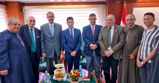 محافظ سوهاج يستقبل المهنئين بعيد الفطر المبارك