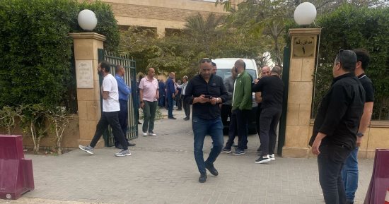 عضو الأهلي و رئيس وادي دجلة في جنازة حرم الراحل محمود الجوهري