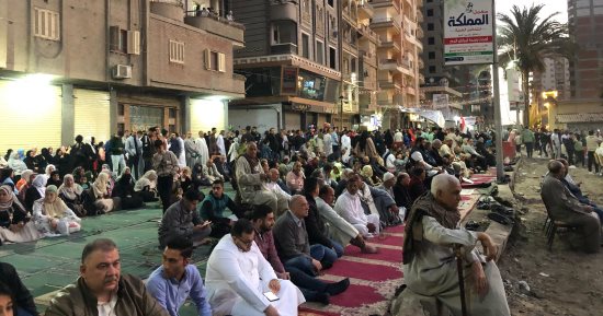 توافد المئات على المساجد والساحات بالغربية لأداء صلاة عيد الفطر.. فيديو وصور