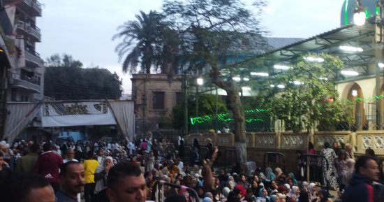 أهالى المنيا يتوافدون على الساحات لأداء صلاة عيد الفطر.. فيديو