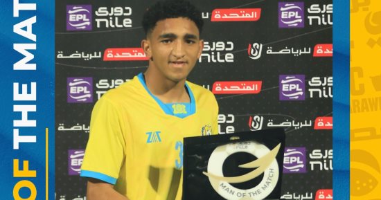 الإسماعيلى يعدل عقد محمد خطارى ويمده موسما إضافيا