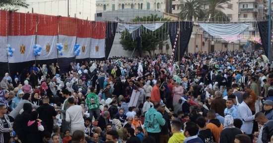 أجواء البهجة والسعادة فى ساحات الإسكندرية بعيد الفطر المبارك.. فيديو