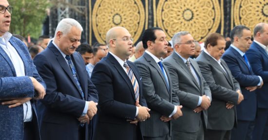 نائب محافظ الجيزة يؤدى صلاة عيد الفطر بساحة مسجد مصطفى محمود بالدقى