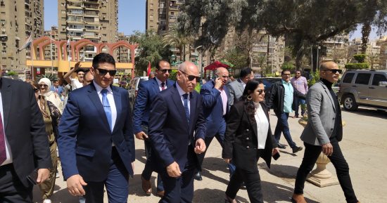 محافظ القاهرة يتفقد الحديقة الدولية وسط إقبال كبير فى أول أيام عيد الفطر