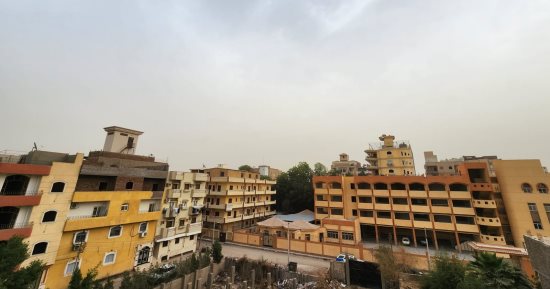 عاصفة ترابية خفيفة تضرب مدينة الأقصر والمحافظ يعلن الطوارئ