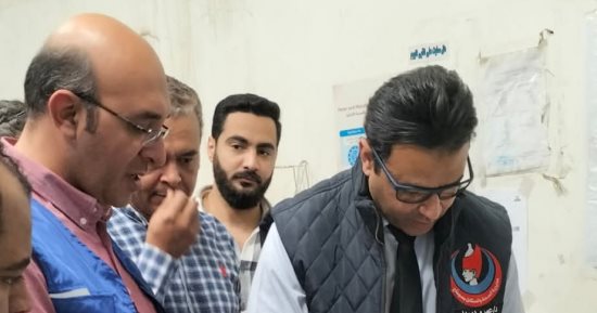 وكيل الصحة بسوهاج يقرر صرف مكافأة شهر لطبيب وعامل ويتفقد مستشفى البلينا