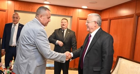 محافظ جنوب سيناء يلتقي رئيس مجلس النواب والوفد المرافق له فى شرم الشيخ
