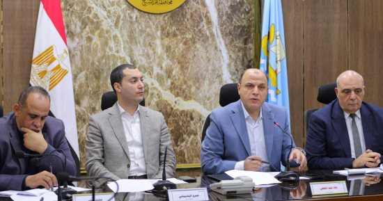 محافظ كفر الشيخ يبحث تنفيذ مشروعات الخطة الاستثمارية ويُكلف بصيانة المعدات المتهالكة