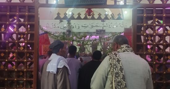 إقبال كبير على زيارة مقام سيدى أحمد الفولى بالمنيا.. فيديو