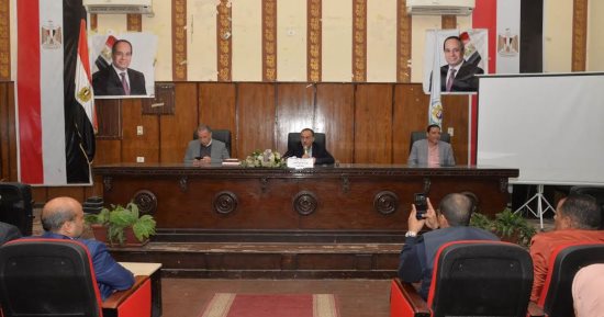 محافظ أسيوط يلتقى مديرى المدارس ويوجه بعقد دورات تدريبية للمعلمين