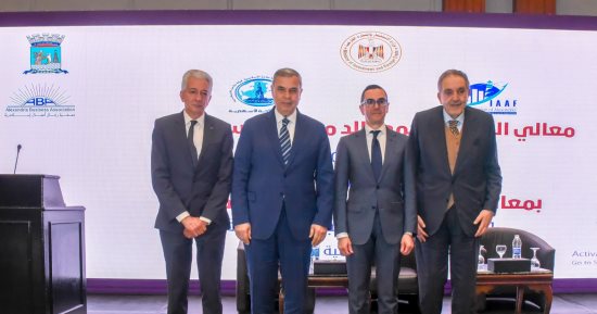 وزير الاستثمار يلتقى أعضاء الغرفة التجارية بالإسكندرية 