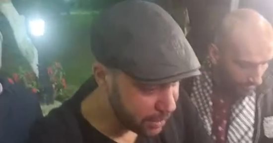محمد إمام في عزاء زوجة نضال الشافعي: "الزعيم كويس والله العظيم".. فيديو