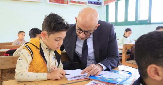 وزير التعليم يتفقد 7 مدارس بـ3 محافظات ويشدد على رصد غياب وحضور الطلاب.. صور