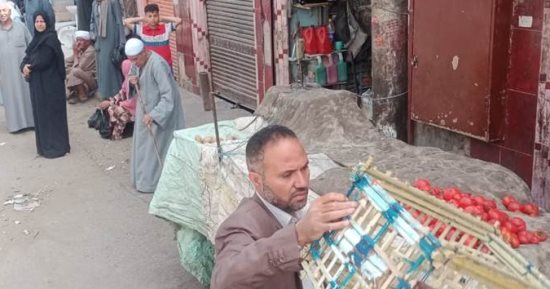 إزالة إشغالات وتعديات الباعة الجائلين على حرم الطرق بمدينة أبوتيج فى أسيوط